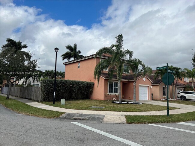 Foto del edificio - 1596 SE 20th Rd