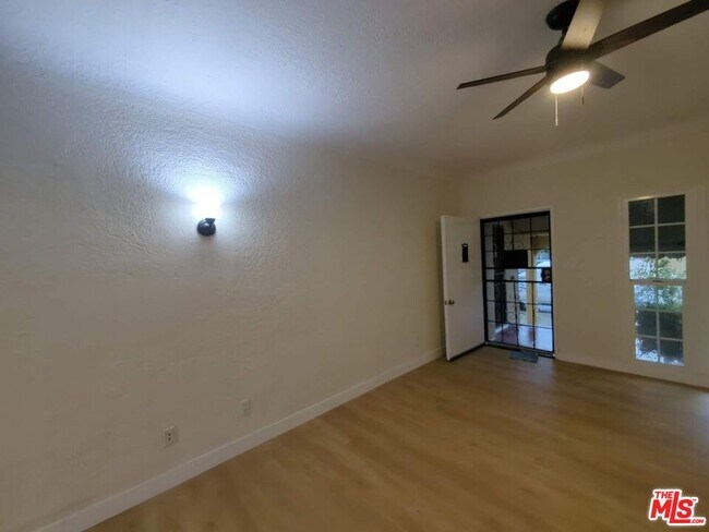 Foto del edificio - 1203 E 15th St