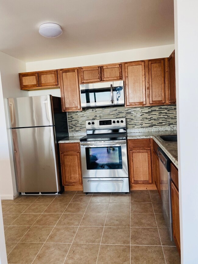 Building Photo - 5445 N Sheridan Rd