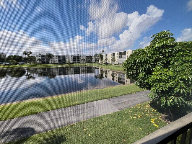 Building Photo - 7340 Amberly Ln