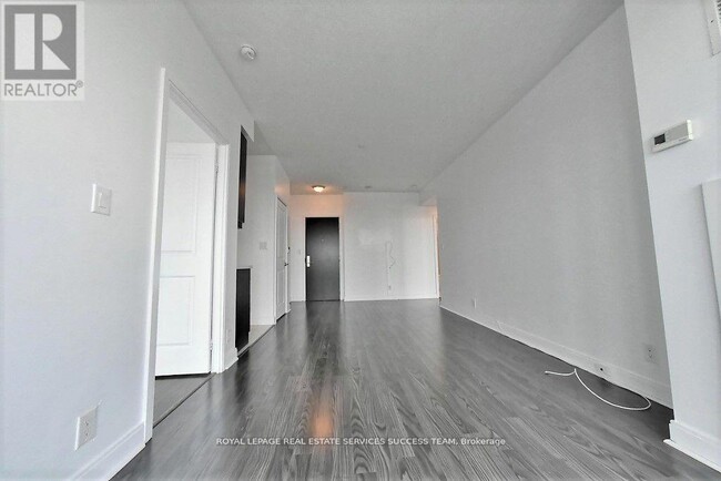 Building Photo - 60 Absolute Ave