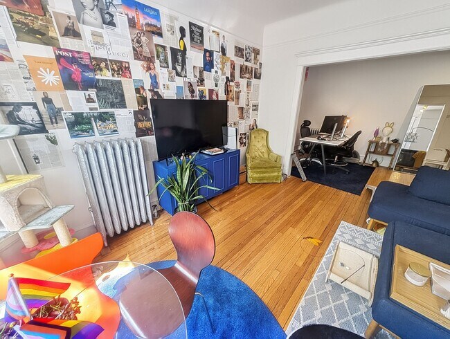 Foto del edificio - Very Spacious 2 BR/1 BA in Wrigleyville
