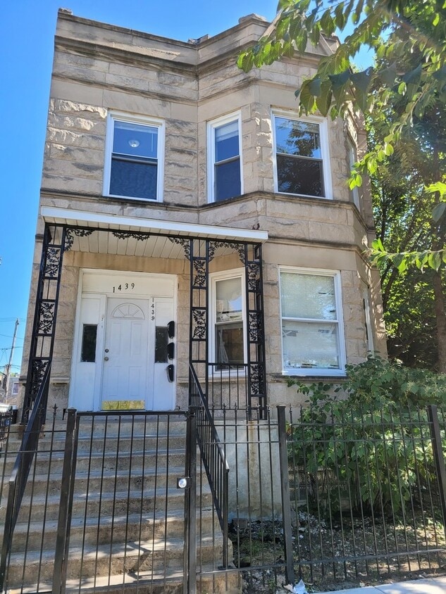 Primary Photo - 1439 S Lawndale Ave