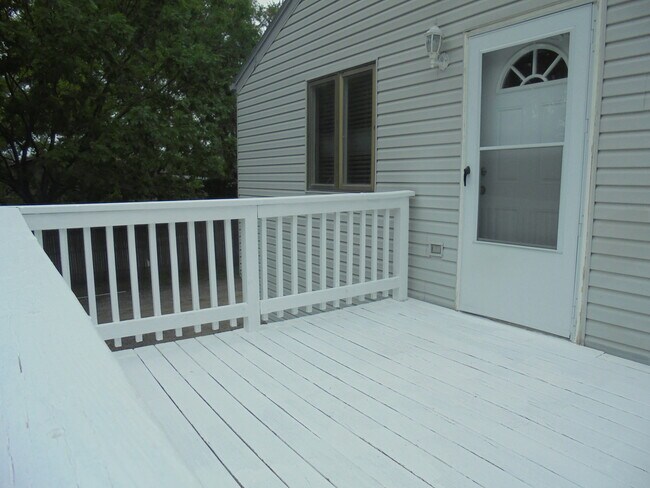 Building Photo - 3693 Grandview Ave
