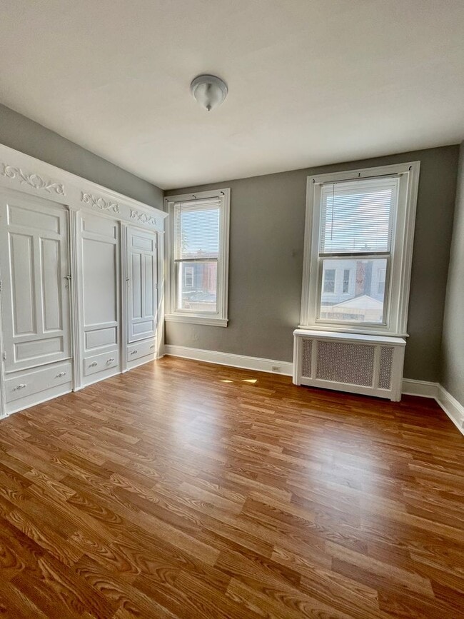 Building Photo - Spacious 3 Bedroom Available Now