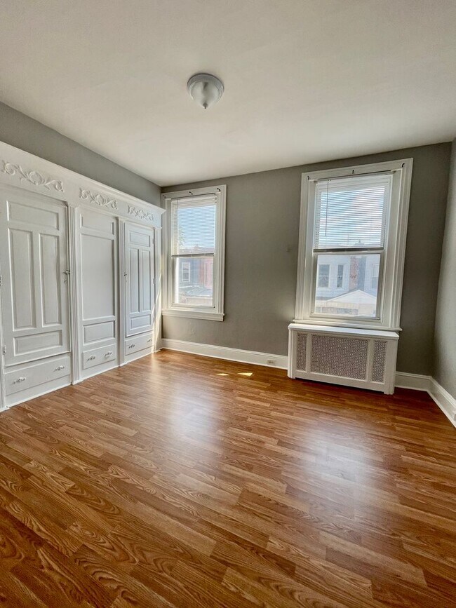 Foto del edificio - Spacious 3 Bedroom Available Now