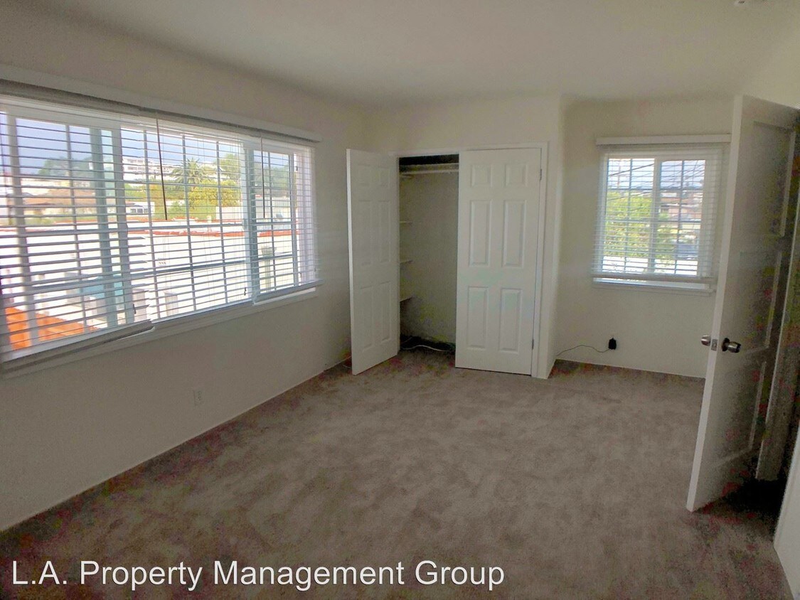 Primary Photo - 230-232 Rennie Ave