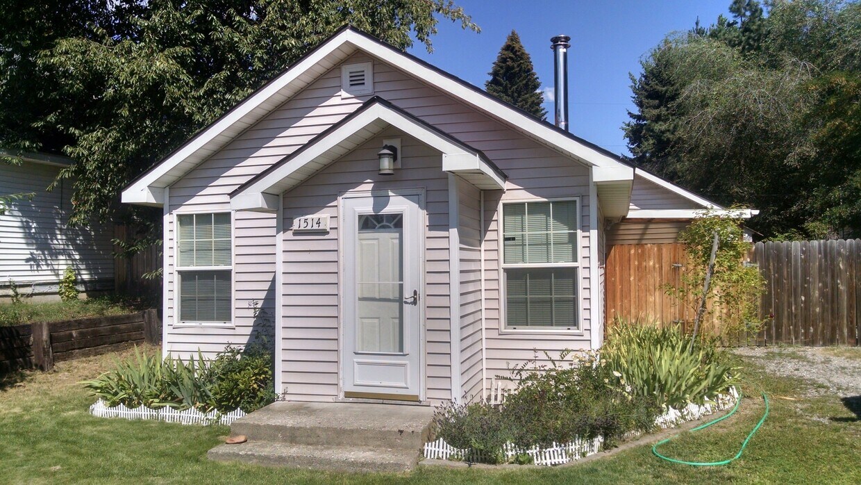 Primary Photo - Refurbished Midtown Home