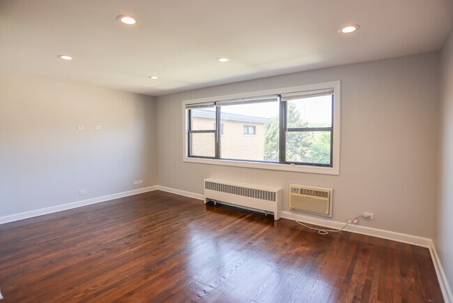 Foto del edificio - 6803 N Ridge Blvd
