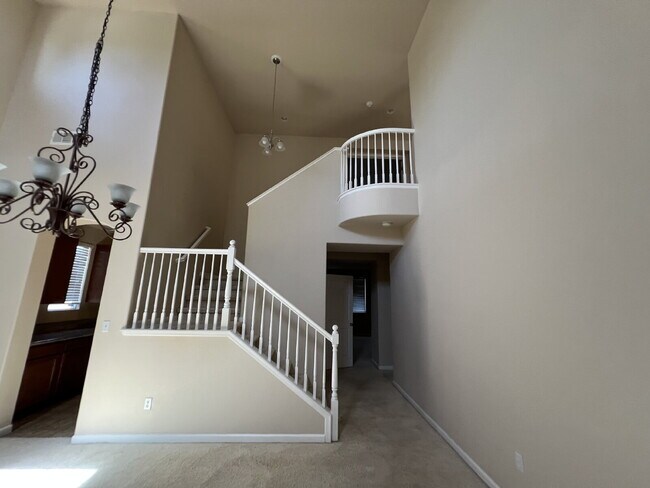 Building Photo - "Spacious 4-Bedroom Haven in Merced with 3 Full Baths & Elegant Granite Countertops!"