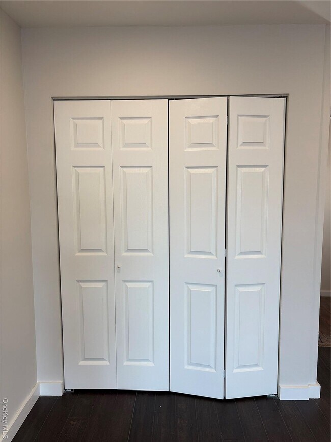 Foto del edificio - 99-105 W Hoffman Ave