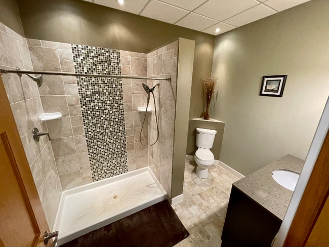 Building Photo - 108 S Main St