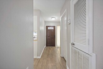 Building Photo - 2325 W Settler's Way