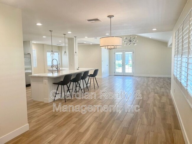 Building Photo - 2930 E Elm St