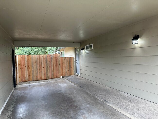 Foto del edificio - Beautifully updated 3 bedroom, 1 bath hous...