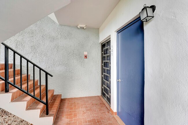 Foto del edificio - 4290 Deste Ct