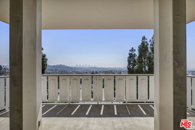 Foto del edificio - 4455 Los Feliz Blvd