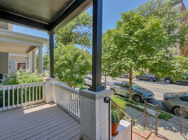 Foto del edificio - 2611 11th St NW