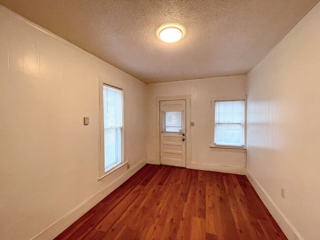 Foto del edificio - 1 Bed 1 Bath Duplex