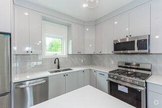 Building Photo - 14912-14109 109 Ave