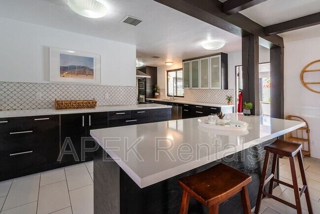 Building Photo - 1970 S Joshua Tree Pl