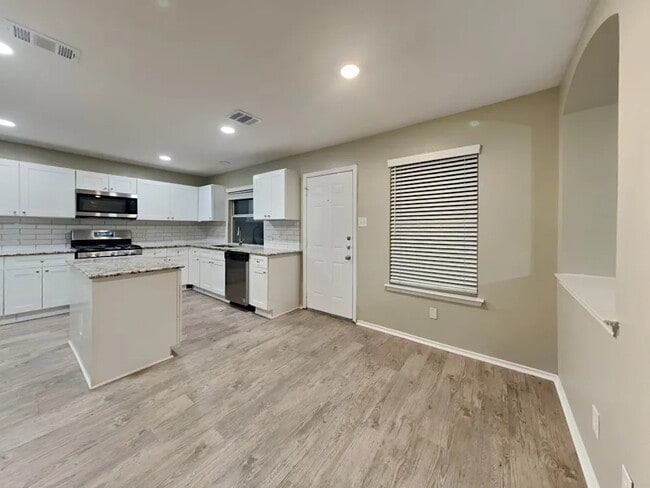 Building Photo - 7213 Fossil Garden Dr