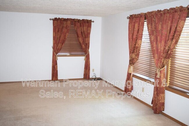 Building Photo - 2860 Frazier Ln