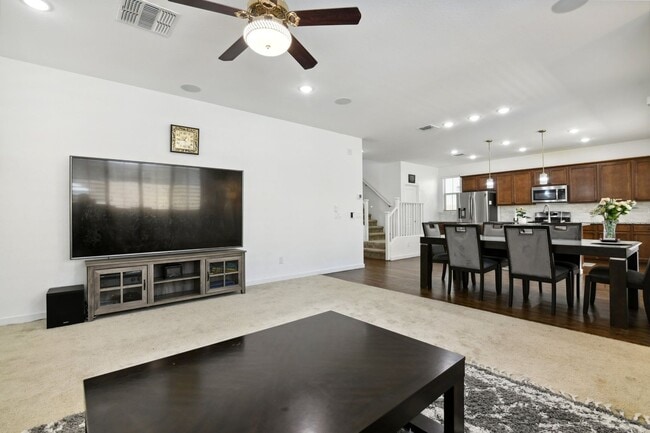 Building Photo - 1350 W Javelina Dr