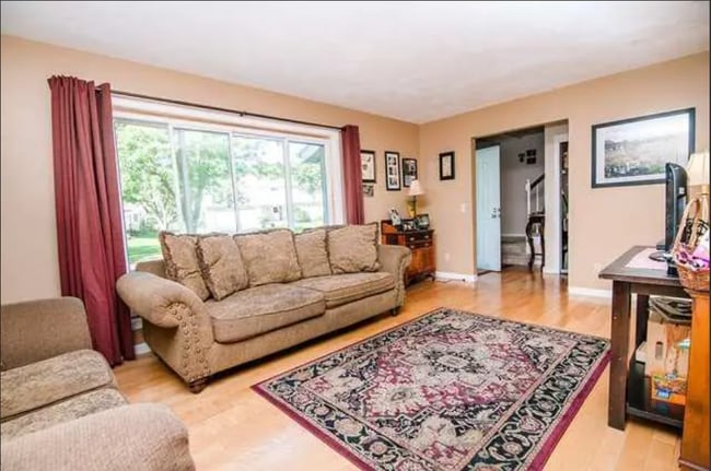 Foto del edificio - 7302 Gladstone Dr