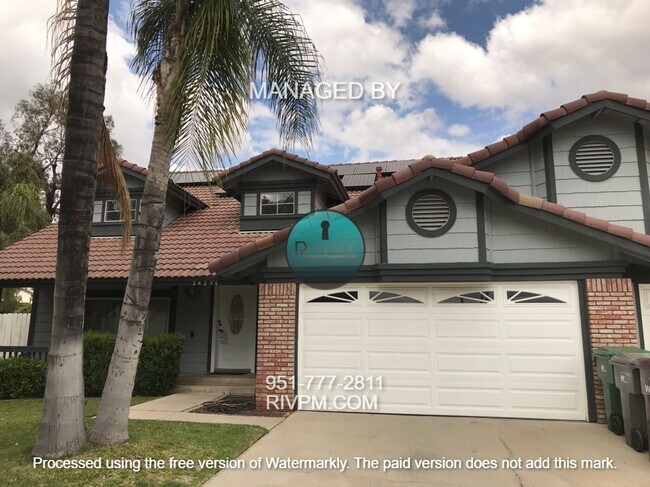 Foto del edificio - Spacious 4 Bed, 3 Bath Pool Home With Sunn...