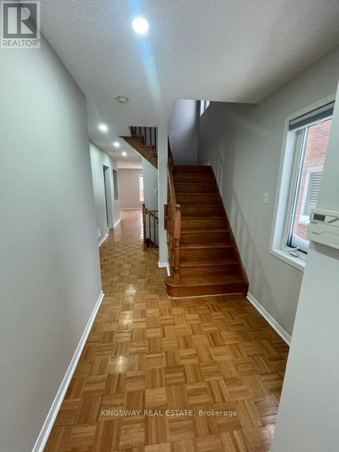 Building Photo - 102 Lucena Crescent