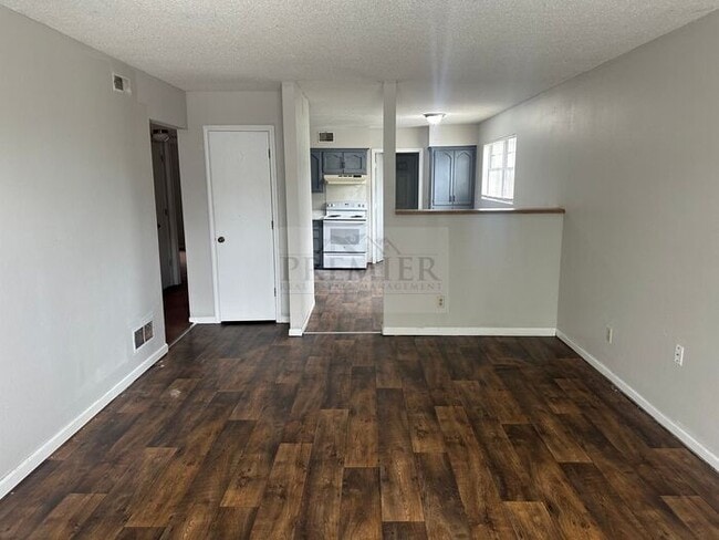 Building Photo - 300 W Montgomery St #2, Odessa, MO 64076 -...