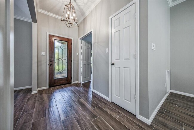 Foto del edificio - 10 Silent Brook Pl