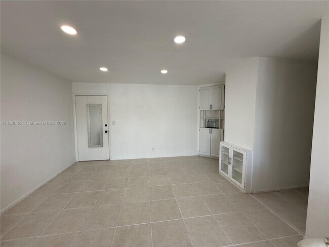 Foto del edificio - 3000 NE 16th Ave
