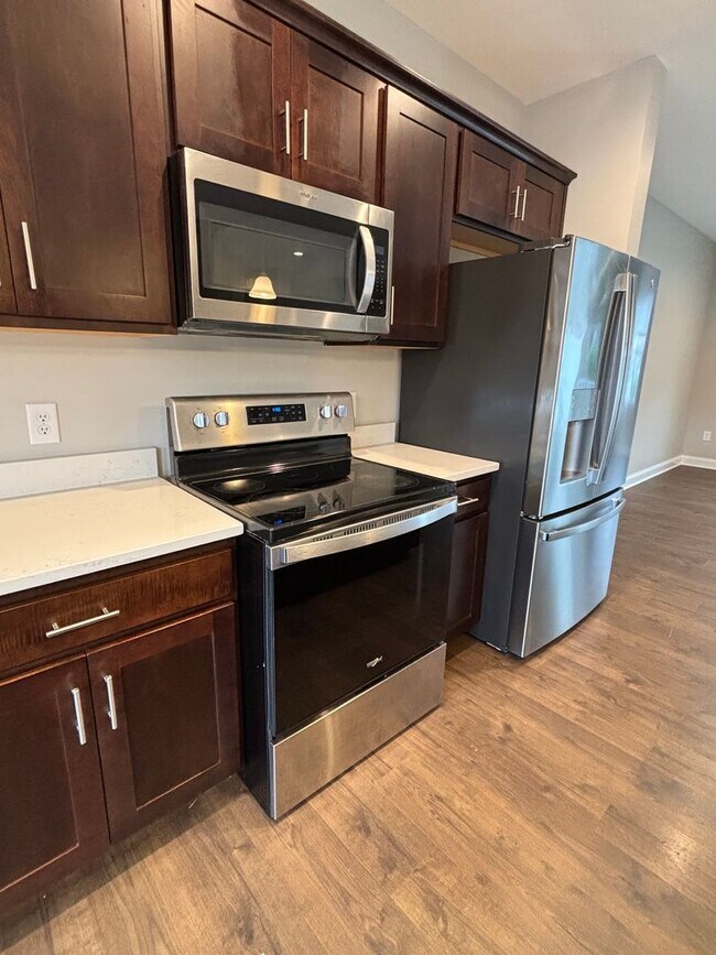 Building Photo - Beautiful Townhome in Cannosburg!