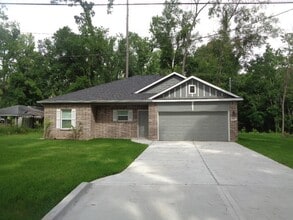 Building Photo - 402 Cherokee Dr