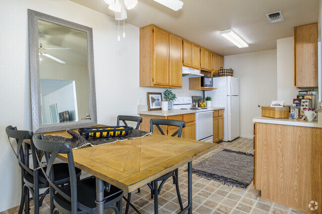 3HAB, 2BA - 1.239SF - Mission Ranch Apartments