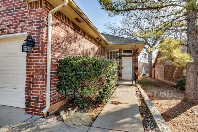 Foto del edificio - 712 Rockridge Cir