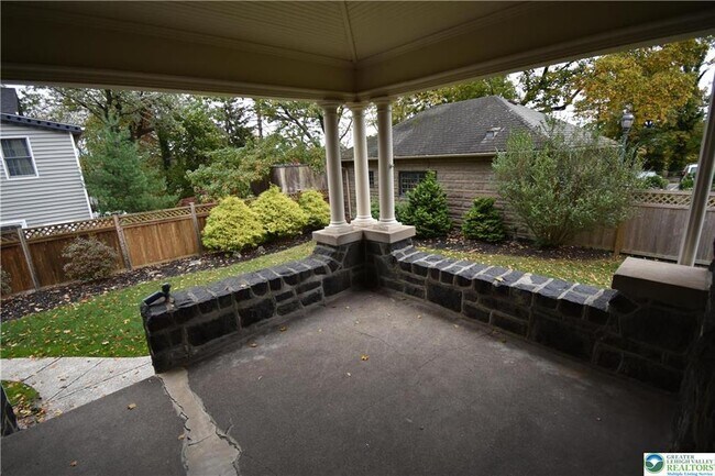 Building Photo - 408 Clinton Terrace