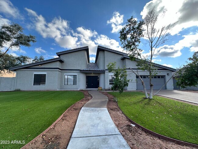 Building Photo - 6459 S River Dr