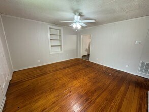 Building Photo - 1108 E 58th St