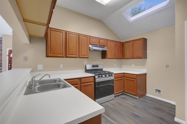 Foto del edificio - 16110 Springbank Dr