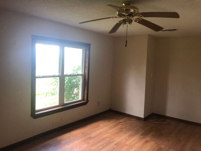 Foto del edificio - QULIN - 3bedroom, 3 car detached garage, near Poplar Bluff - $799 Month / $899Down