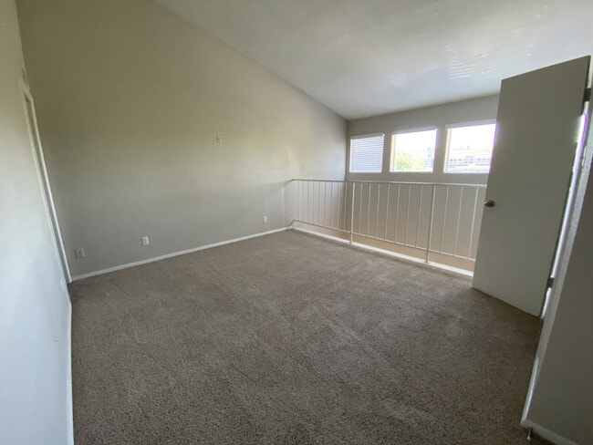 Building Photo - 5348 Contender Ln