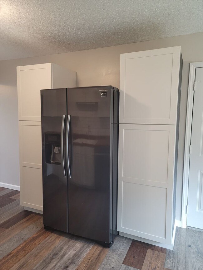 Foto del edificio - Fully Renovated 3 Br/ 2 Ba Home Located Mi...