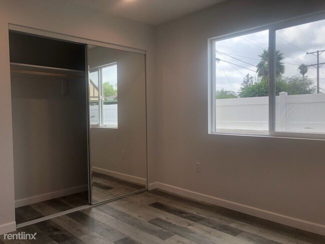 Foto del edificio - 1240 Thompson Ave