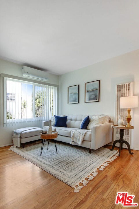 Foto del edificio - 238 N Almont Dr