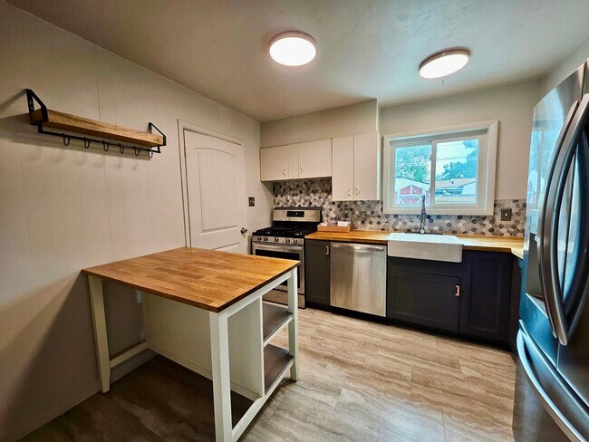 Foto del edificio - Updated one level ranch home close to UCCS!