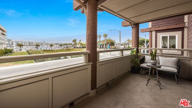 Building Photo - 4350 Vía Dolce