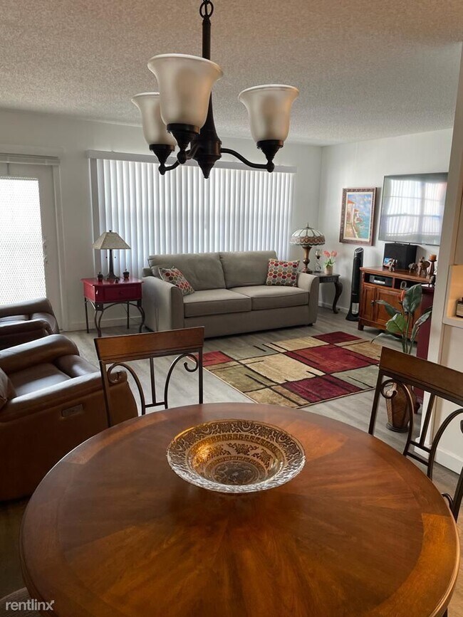 Foto del edificio - 1 br, 1.5 bath Condo - 2052 Cornwall C # 2025